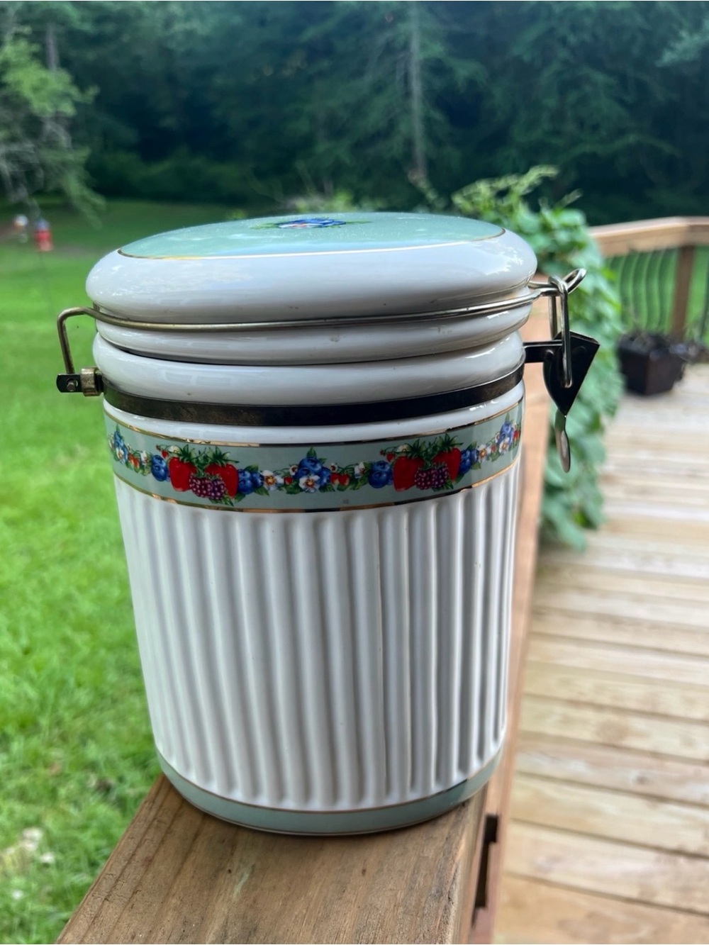Knott's Berry Farm - Ceramic Canister - White Fruit Design, Gold Trim - PreLoved